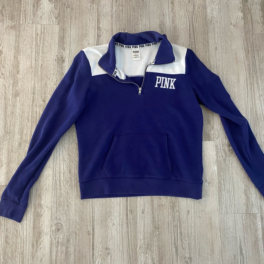 Women’s PINK sweatshirt size medium smoke free home.